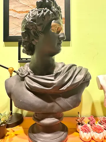 Bronze-style Classical Bust Sculpture — Decorative Antique-style Statue 2 pcs