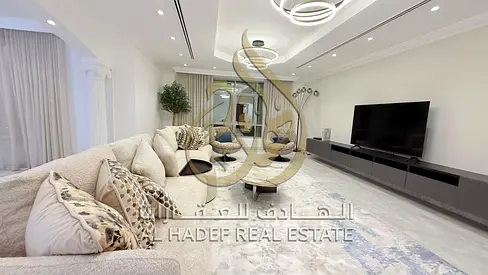 إطلالة كاملة على بحيرة خالد من الصف الأول | شقة فندقية واسعة في المجاز 3