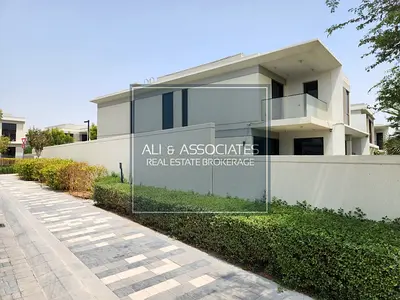 Full Corner 4 Bed- Garden Suite- Largest Plot