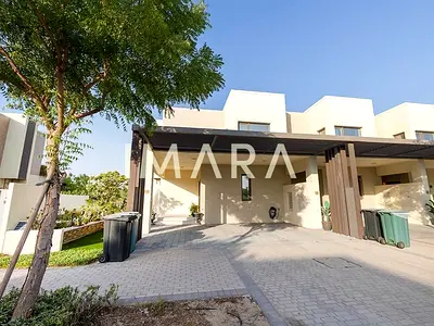 Single Row | Upgraded Garden | Close to Amenities