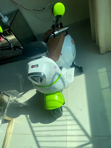 Kids Electric Ride-On Scooter / Trike - White & Lime, Good Condition