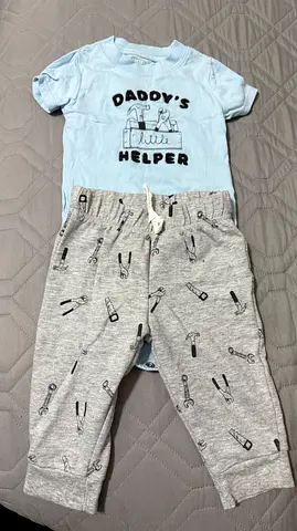 Carter’s baby boy set . Size 3-6