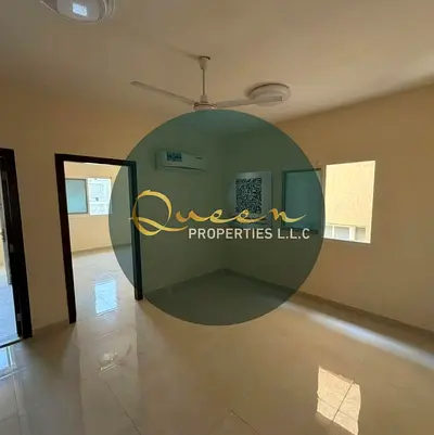 مساحة كبيرة / موقع مميز وحيوي / قريب من الخدمات والمرافق