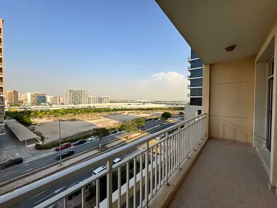 1 BR Apartment with Walkin closet Balcony & Parkin