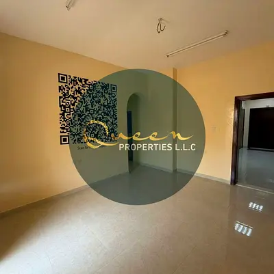 Large space / Prime and vibrant location / Close to services and amenities