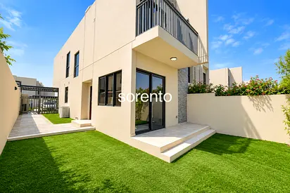 SINGLE ROW | MIDDLE CORNER | LANDSCAPED