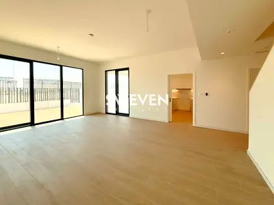 Spacious 4BR | Big Plot Size | Steps from Central Hub