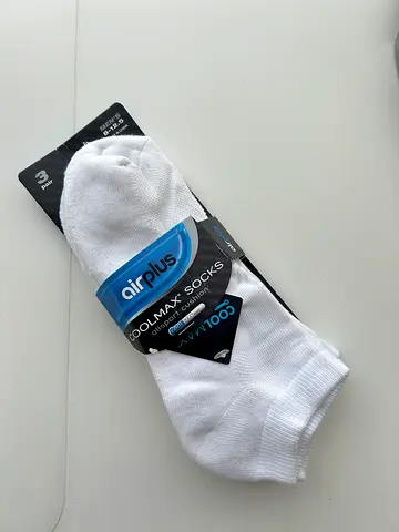 3 Pairs of white low-cut ankle socks