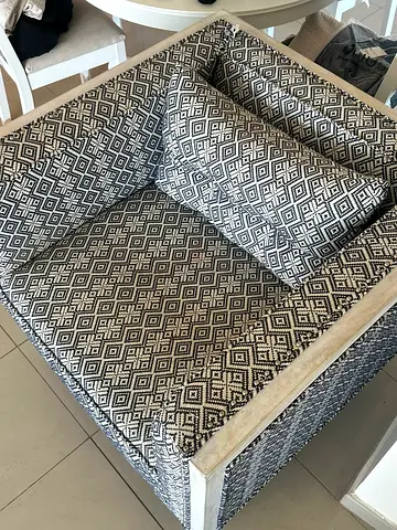 1 seater sofa / arm chair