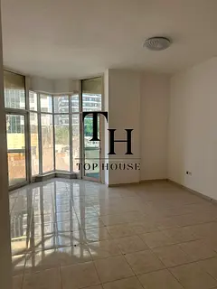Prime Location | Spacious | Easy Accessibility To Metro/Beach