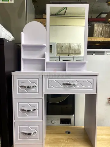 White dressing table with mirror and drawers -brand new