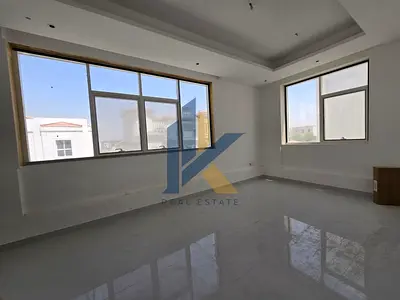 فيلا فاخرة جديدة كلياً مكونة من 5 غرف نوم للإيجار في منطقة الحوشي، الشارقة | تصميم واسع | فيلا عائلية