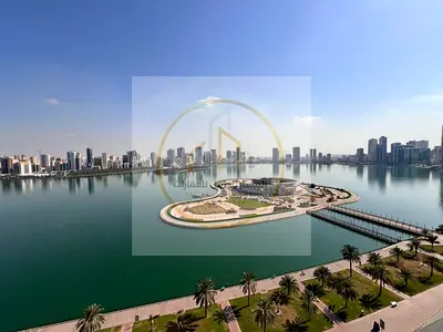 شقة أربع غرف وصالة بإطلالة بحرية مباشرة ومميزة على مسرح المجاز في منطقة المجاز 3 وتتميز الشقة بمساحاتها الواسعه