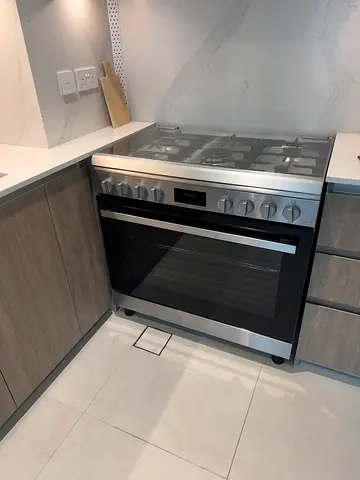 Bosch Stainless Steel 5-Burner Gas Range Cooker with Large Oven