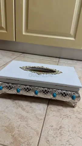 Tissue box