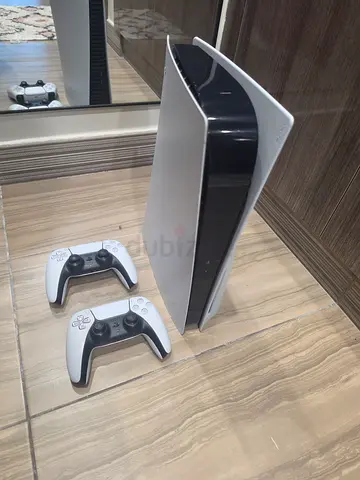 PlayStation 5 disc edition, 2 controllers and controller charger