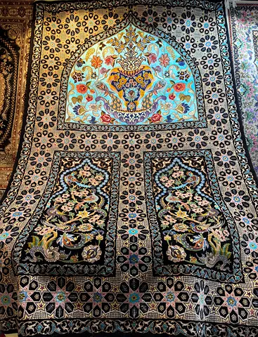 Handwoven Persian-style tree of life Esfahan carpet , 70% silk and 30% wool , size 2x3 meter