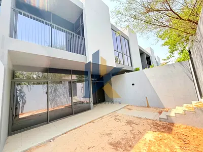 Elegant 4-Bedroom Middle Unit