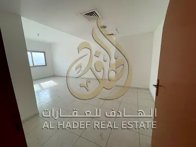 ثلاث غرف نوم وصالة واسعة موزع داخلي بتوزيع عملي بلكون غرفة استور للتخزين تكييف مركزي غاز مركزي