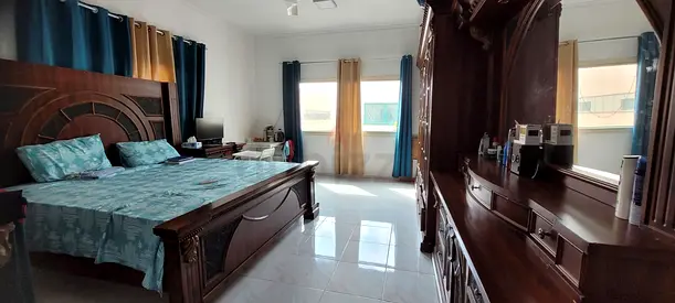 Furnished Master room available for Indian couples , near Abu Hail metro station Dubai ( Only 100 me