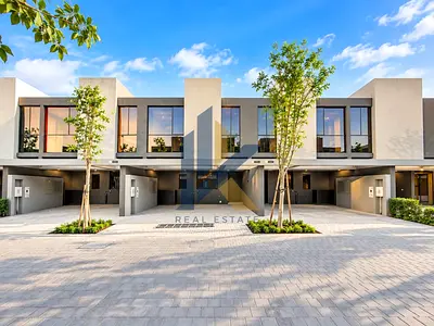 Elegant Brand-New 4-Bedroom Middle Unit