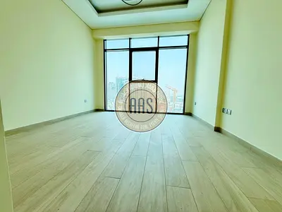 استوديو مطل على البرج والخور | كريك فيوز من عزيزي | غير مفروش
