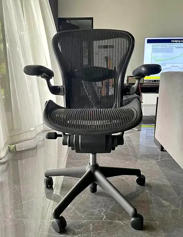 Herman Miller Aeron chair for selling.good condition