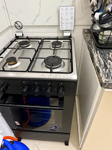 Gas Cooker with Oven – Good Working Condition