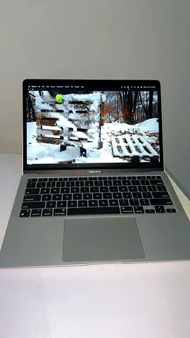MacBook Air 2020 With 13.3" Retina Display, M1 Chip With 8-Core CPU And 8-Core GPU/8GB RAM/256GB