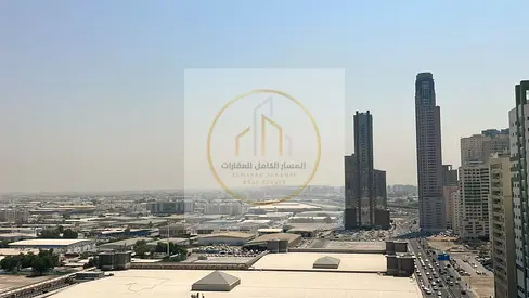 ثلاث غرف وصاله في التعاون مع تكيف وجيم مجاني خزائن بالحائط وبلكونه مساحات واسعه علي شارع الاتحاد