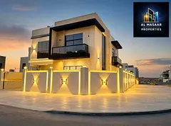 Corner villa facing two streets, consisting of two floors and a large roof terrace. Available for fr