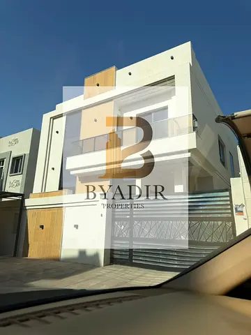 فيلا فاخرة شبه جديدة للبيع في الياسمين | 5 غرف ماستر | تشطيب راقٍ مع إمكانية البيع مفروشة