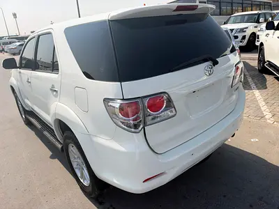 2015 Toyota FORTUNER photo 8