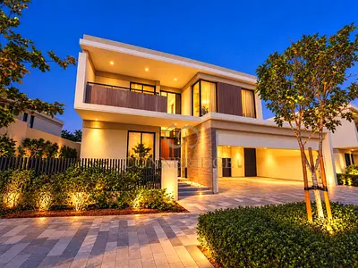 Pool & Park Backing | Landscaped | 5 Bed LRG