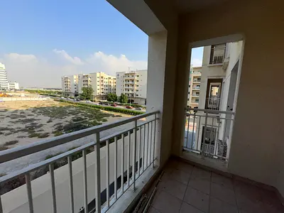 1 BR Apartment in Liwan with Covered Parking