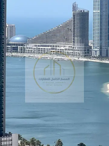 للايجار السنوى اجمل تلات غرف وصاله ببلكونه مع غرفة خادمه باطلاله بحريه مباشره على بحيرة الممزر جيم ومسبح مجانى وتكييف وغاز مركزى