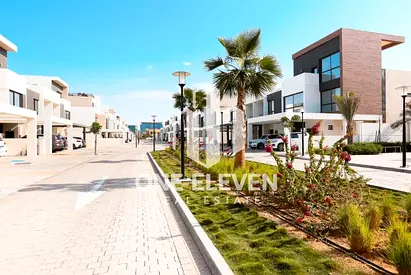 Corner Villa | 4BR + Majlis | Large Garden | Maid’s Room | Al Yasmina