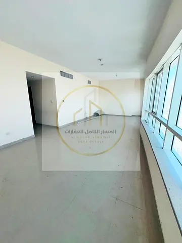 🏡✨ للإيجار السنوي | غرفتين وصالة + غرفة مساعدة ماستر | المجاز 2 – الشارقة ✨ 🔥 58,000 درهم | طابق مرتفع | إطلالة مفتوحة | شهرين مجانًا | تشطيب سوبر ل