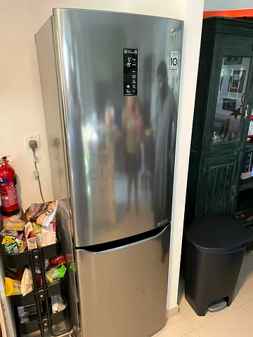 LG Bottom freezer style fridge Stainless steel body
