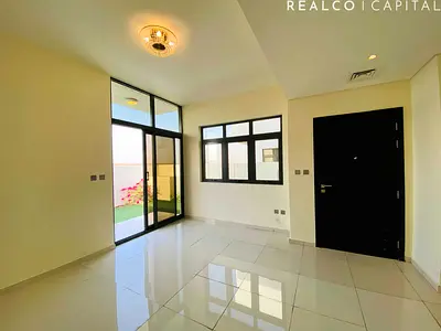 3 BEDROOMS WITH MAIDS | SINGLE ROW | WELL MAINTAINED | VACANT