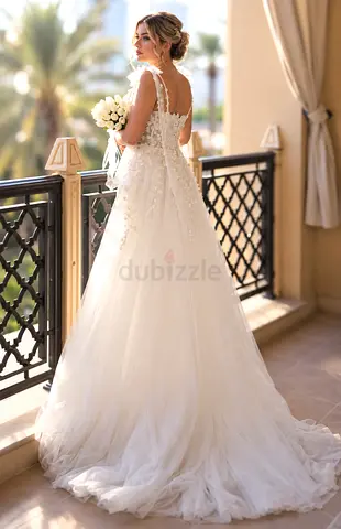 White Floral Embellished Bridal Dress, Adjustable Size EU 38–42 ، with 3 Meter Cathedral Veil