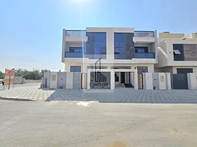 Modern 5-bedroom townhouse (registration fees included)