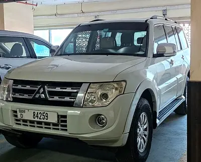 Motors: Mitsubishi Pajero 2014 GLS Medium Line GCC Specs | dubizzle Dubai