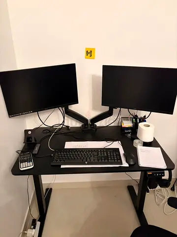 Complete Dual Monitor Setup: 2x MSI 22 inch + Monitor Arm + Desk