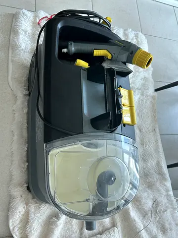 Kärcher Puzzi 10/1 Professional Sofa & Carpet Cleaner – Like New