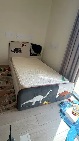 Kids bed with mattress - really good condition