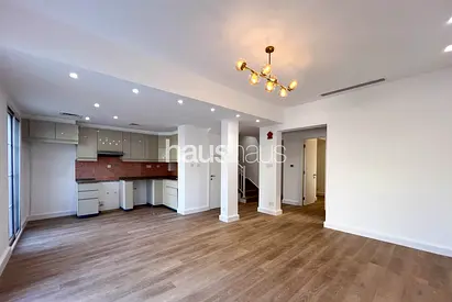 High Spec Upgrade | 2 Bed + Study | Private Garden