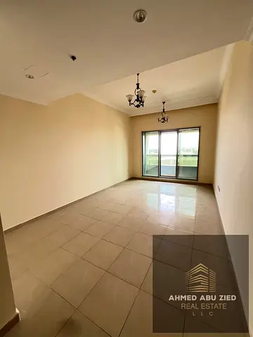 شقة سكنية عائلية متميزة (غرفتين وصالة) تقع في أبراج الكونكورد بموقع استراتيجي وحيوي للغاية على شارع الشيخ خليفة مباشرة. تتميز الشقة بتصميم عملي ومساحة