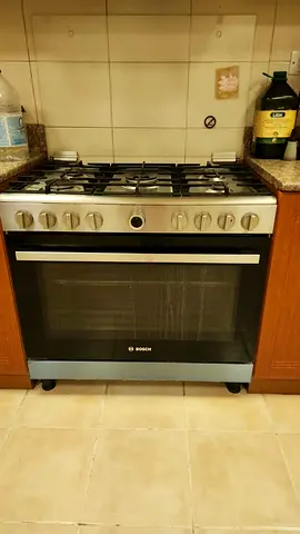 Bosch freestanding gas cooker with oven – includ two 25lb lpg cylender available last week of Nov