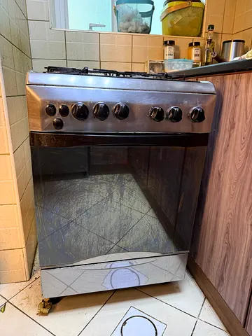 Used built-in gas stove and oven - good working condition